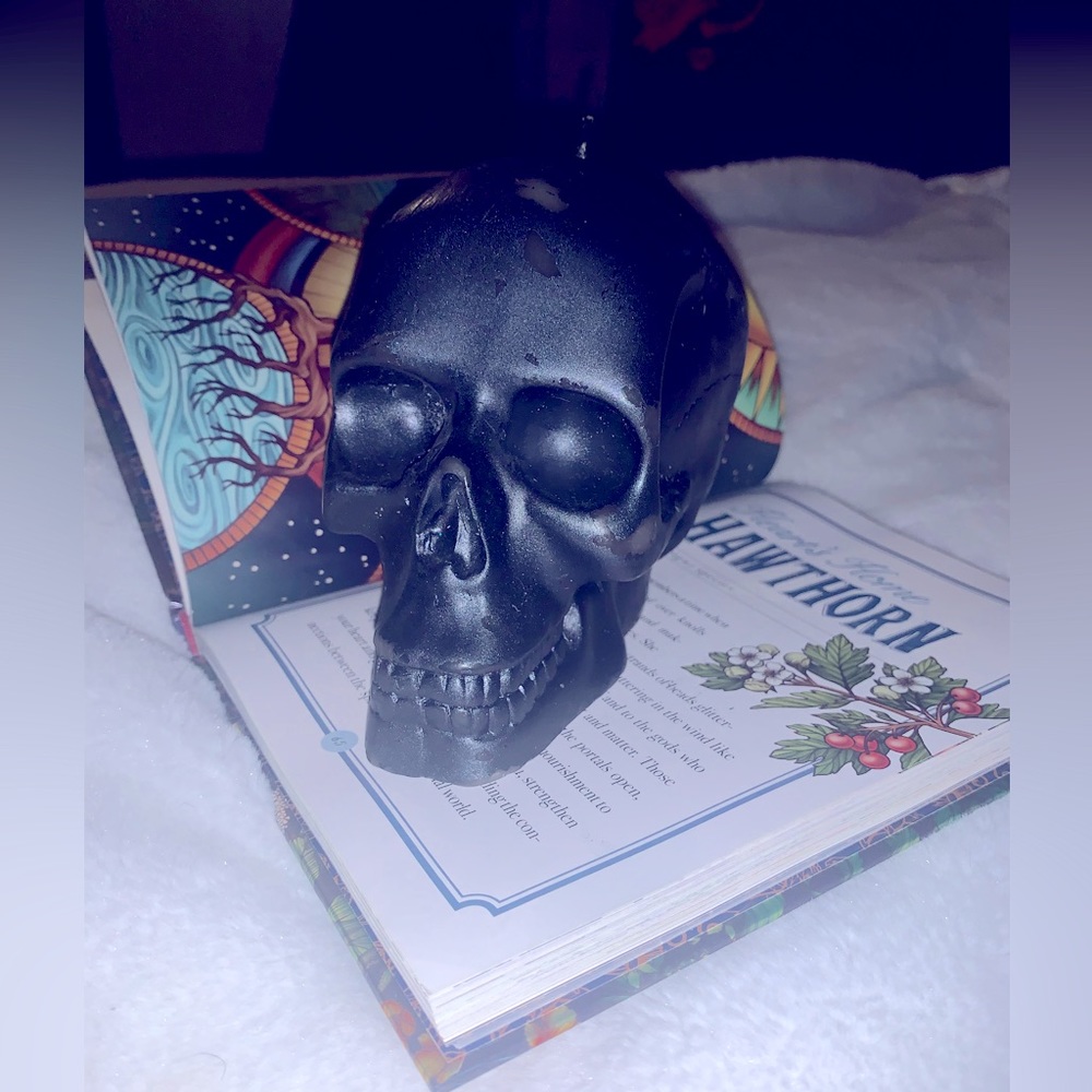Black skull candle 💀
